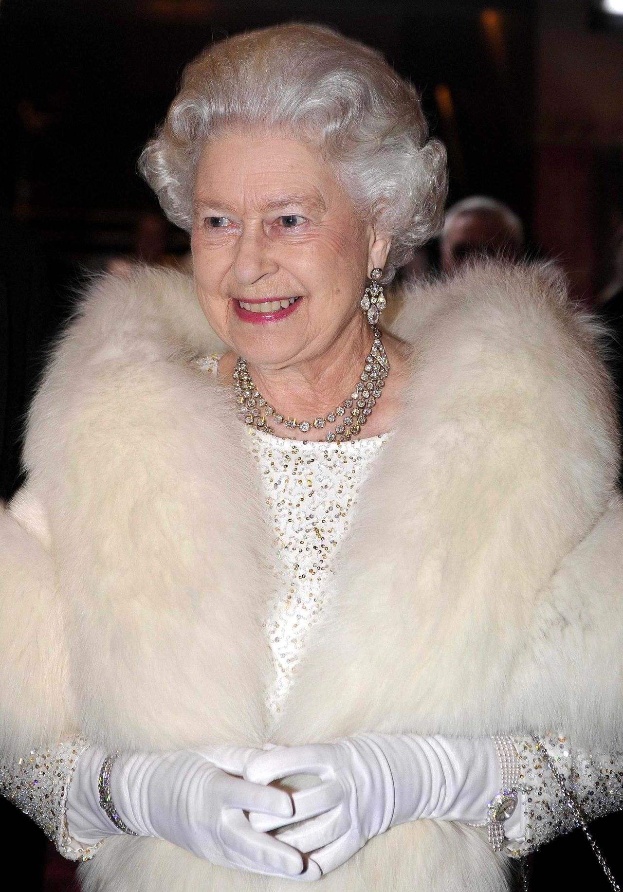 Królowa Elżbieta II w futrze