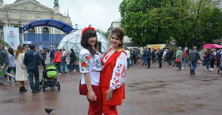 Ukraińskie "wyszywanki". Kolorowa moda za naszą wschodnią granicą