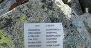 Zostawili pamiątkową tabliczkę w Rysach. Tak kolejarze chcieli uwiecznić zdobycie szczytu