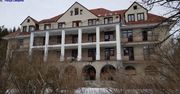Zakopane. Bezdomni rozpalili ognisko w opuszczonym hotelu