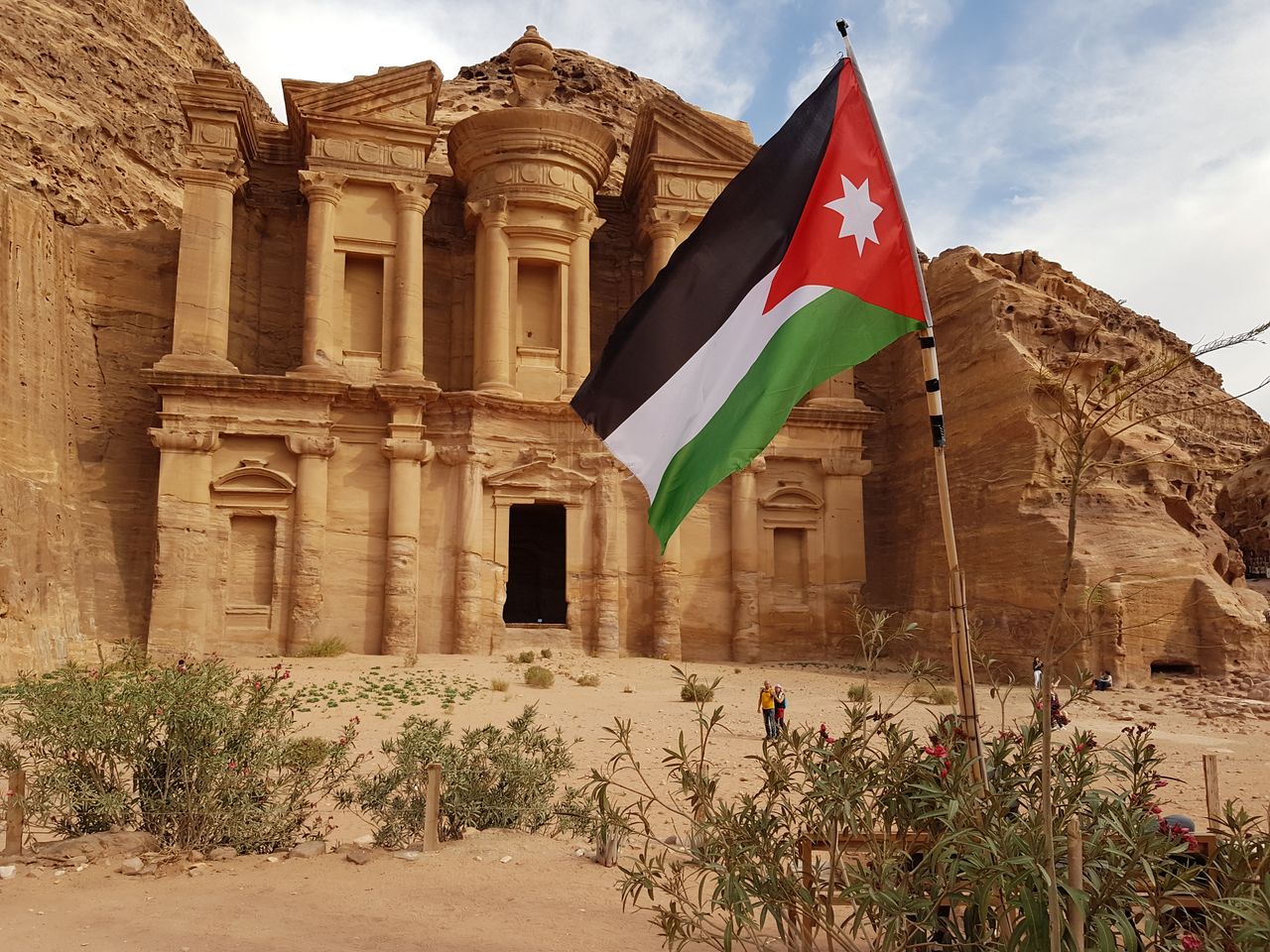 Petra. Tajemnicze miasto w Jordanii wykute w skałach