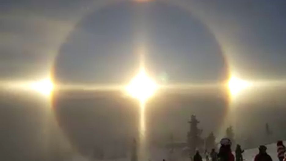 Turystom przebywający w Vemdalen dopisało ogromne szczęście. Pojawienie się kilku zjawisk optycznych jednocześnie można nazwać ewenementem.