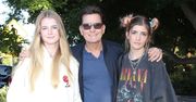 Charlie Sheen z córkami. Nadrabia zaległości sprzed lat