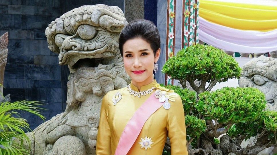 Sineenat Wongvajirapakdi król tajlandii żona kochanka