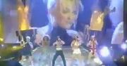 20 lat temu Spice Girls zadebiutowały na scenie BRIT Awards! Spójrzcie tylko na stylizację Victorii Beckham!