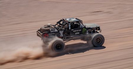 Samochodowy Iron Man, czyli Baja 1000