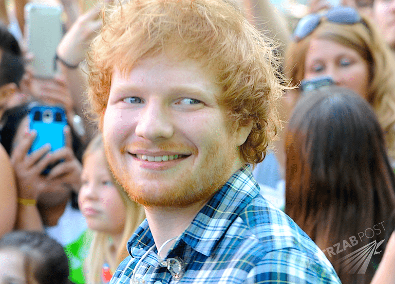 Ed Sheeran zrobił sobie tatuaż zajmujący połowę klatki piersiowej. Odważnie!