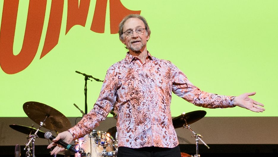 Peter Tork na scenie z The Monkees w 2016 r.