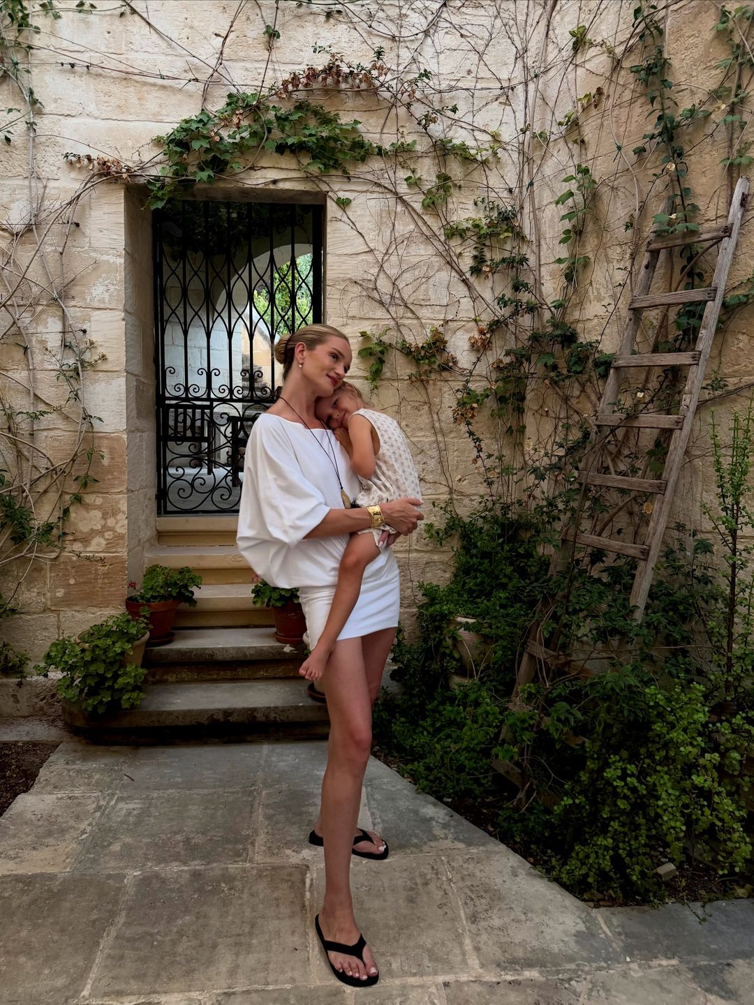 Rosie Huntington-Whiteley relacjonuje wakacje