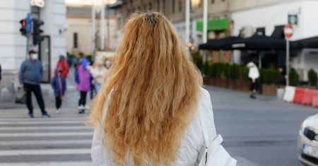 Groźny wypadek w Łomży. 26-latka z dzieckiem w wózku potrącona na przejściu dla pieszych