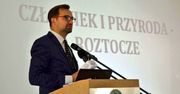Wiceminister czyta "referat" Szyszki: "Tak zmieniono mentalność ludzi, że zakaz wycinania drzew urasta do rangi najwyższej. Kreują to RUCHY SATANISTYCZNE"