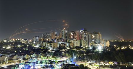 Izrael przygotowuje się do katastrofy. Szturm na sklepy