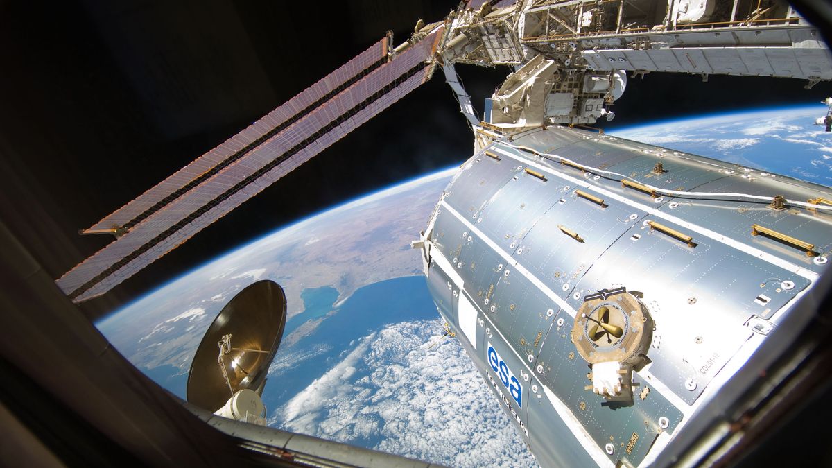 Widok z laboratorium Columbus. To tu znajduje się ICE Cube (ESA)