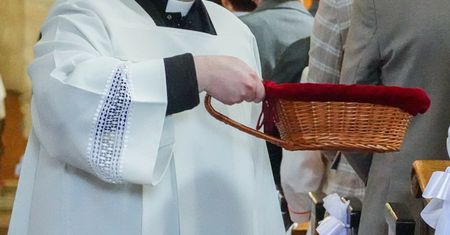 Nie chciał odprawić pogrzebu. "Żeby pieniądz rządził w kościele?"