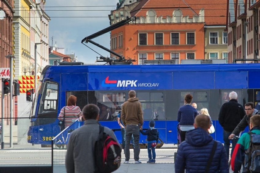Koronawirus. Zmiany w MPK Wrocław. Kierowcy i motorniczy będą otwierać drzwi