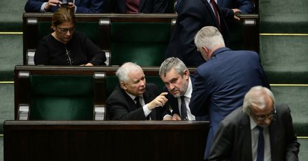 Specjalne szkolenia i wielki powrót zbuntowanego ministra. Kulisy kolejnej odsłony ofensywy PiS