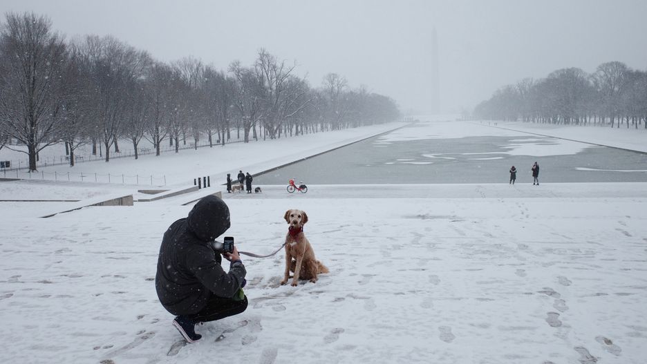 USA. Orlena zbliża się do wschodniego wybrzeża. W Waszyngtonie po raz pierwszy od trzech lat spadł śnieg