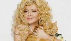 Gessler, Kamińska i Macademian Girl w akcji "#dekoltdlabialorusi" Fundacji Wysokie Obcasy