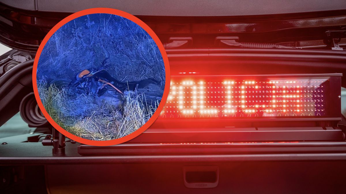 Wypadek otocyklista i jego pojazd w rowie