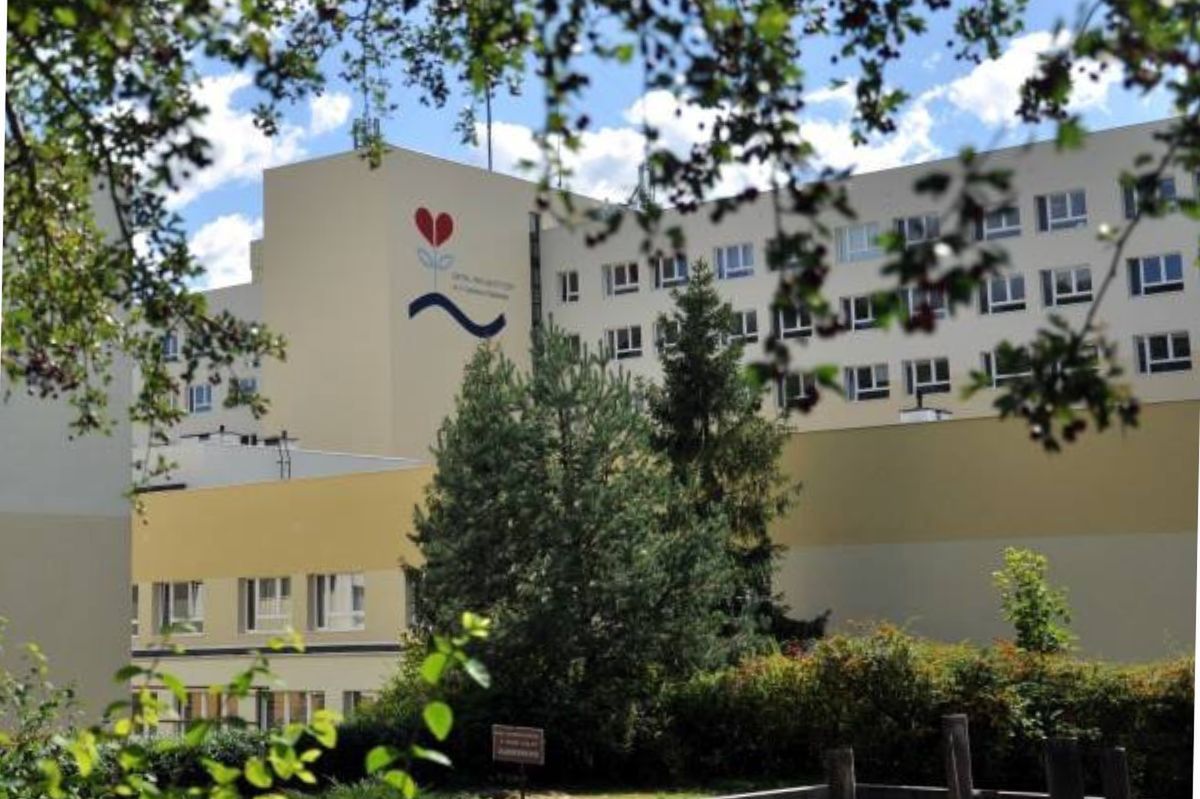 Dwoje pacjentów nie żyje. Wypadli z okien szpitala. Śledczy mają pewną teorię