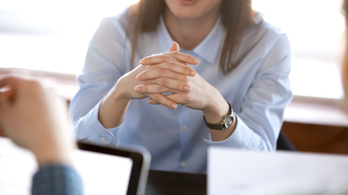 Komunikacja niewerbalna to zbiór wszystkich pozasłownych komunikatów, krążących pomiędzy ludźmi.