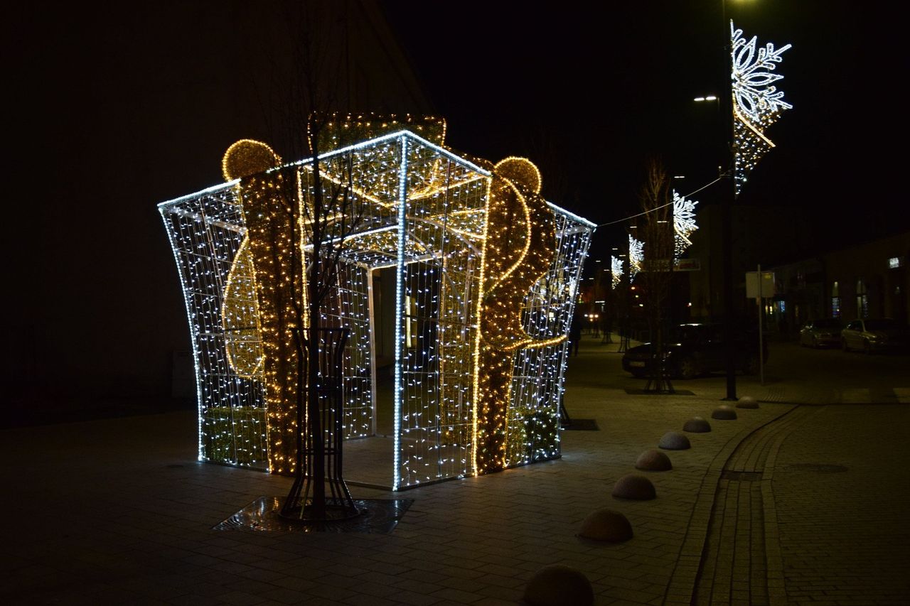 Radomsko: Miasto prawie gotowe na święta. Ile miasto wyda na iluminację świąteczną?