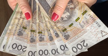 1000 zł bez warunków dochodowych. Tyle dostaną rodzice od 1 listopada