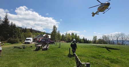 Śmierć rowerzysty na Dolnym Śląsku. Dojazd był zastawiony autami