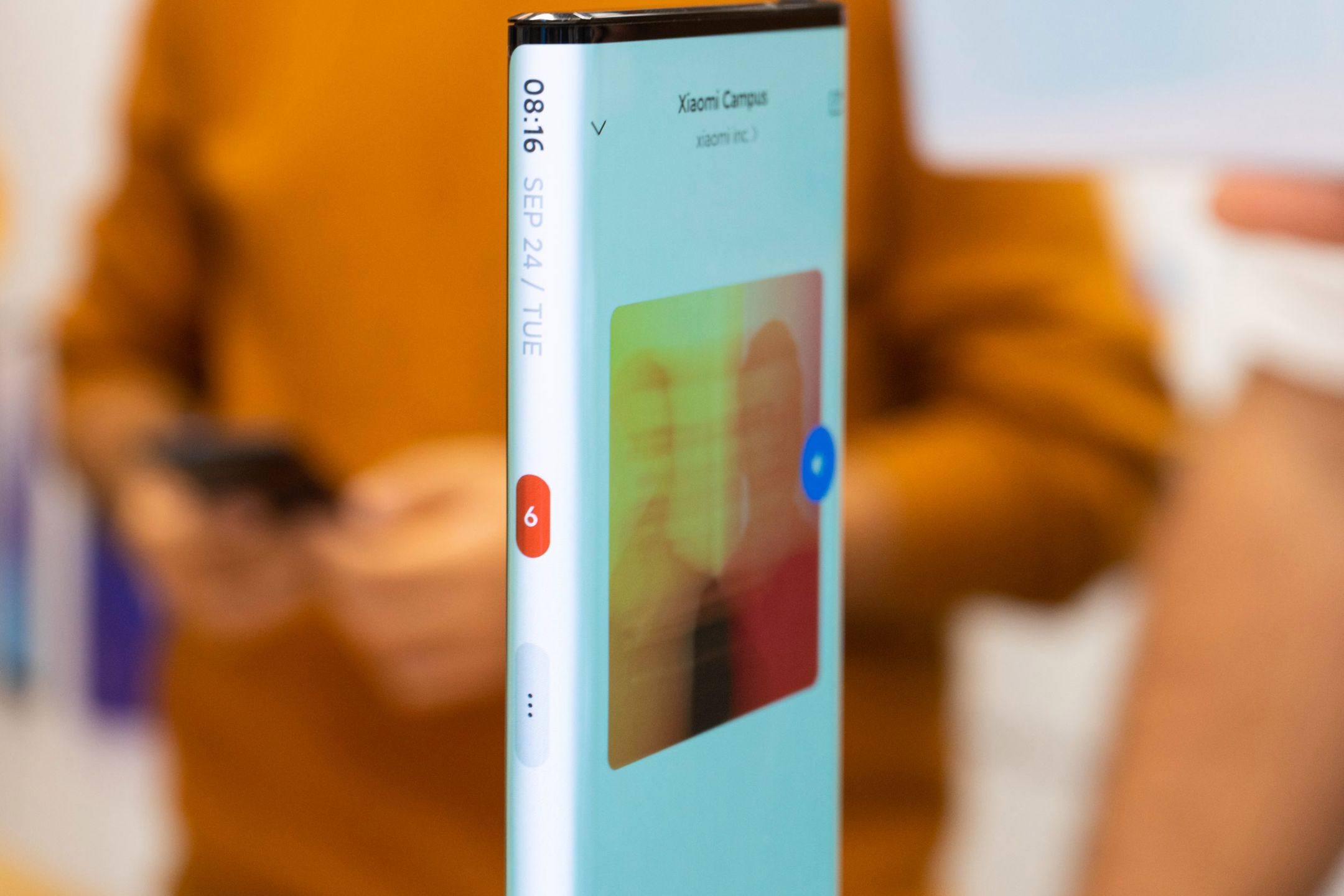 Xiaomi Mi Mix Alpha: telefon rodem z sci-fi pojawił się w Warszawie 8