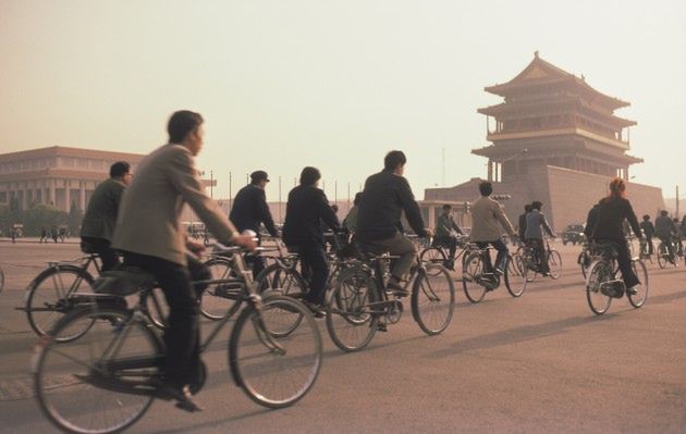 Po Pekinie coraz trudniej jeździć rowerem
