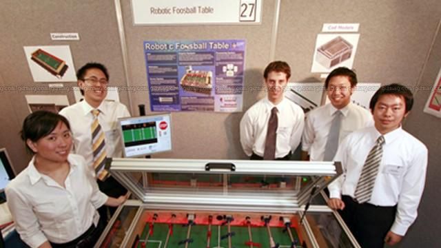 Gra w piłkarzyki z robotem 1