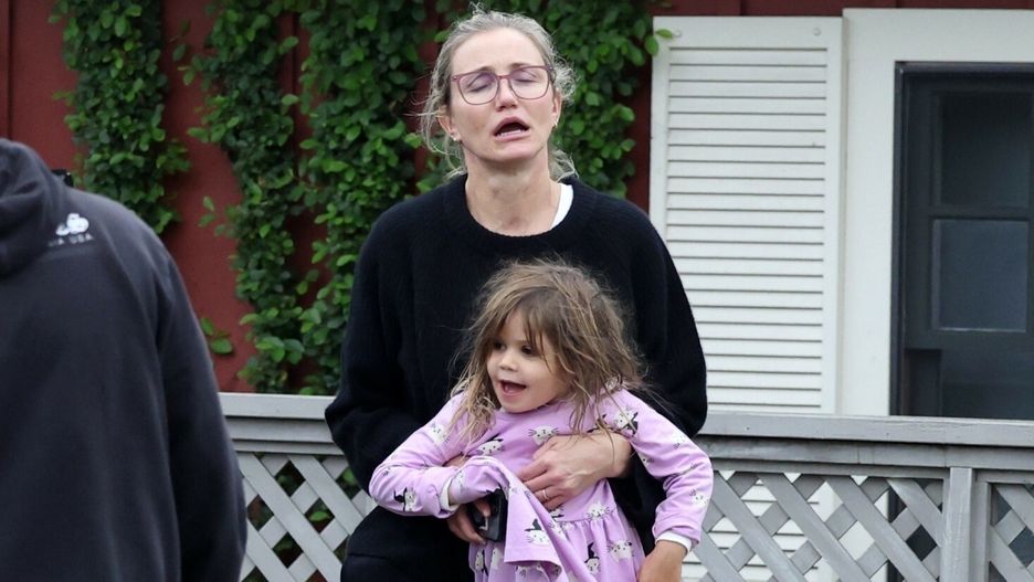 Cameron Diaz z c�rk? i m??emSanta Barbara, CA  - *EXCLUSIVE*  - Cameron was dressed down as she showed daughter Raddix the fragrant flowers as they left the Pharmacy cafe in Santa Barbara, CA.

Pictured: Cameron Diaz

BACKGRID USA 28 SEPTEMBER 2024 

USA: +1 310 798 9111 / usasales@backgrid.com

UK: +44 208 344 2007 / uksales@backgrid.com

*UK Clients - Pictures Containing Children
Please Pixelate Face Prior To Publication*CLTN, GGRE