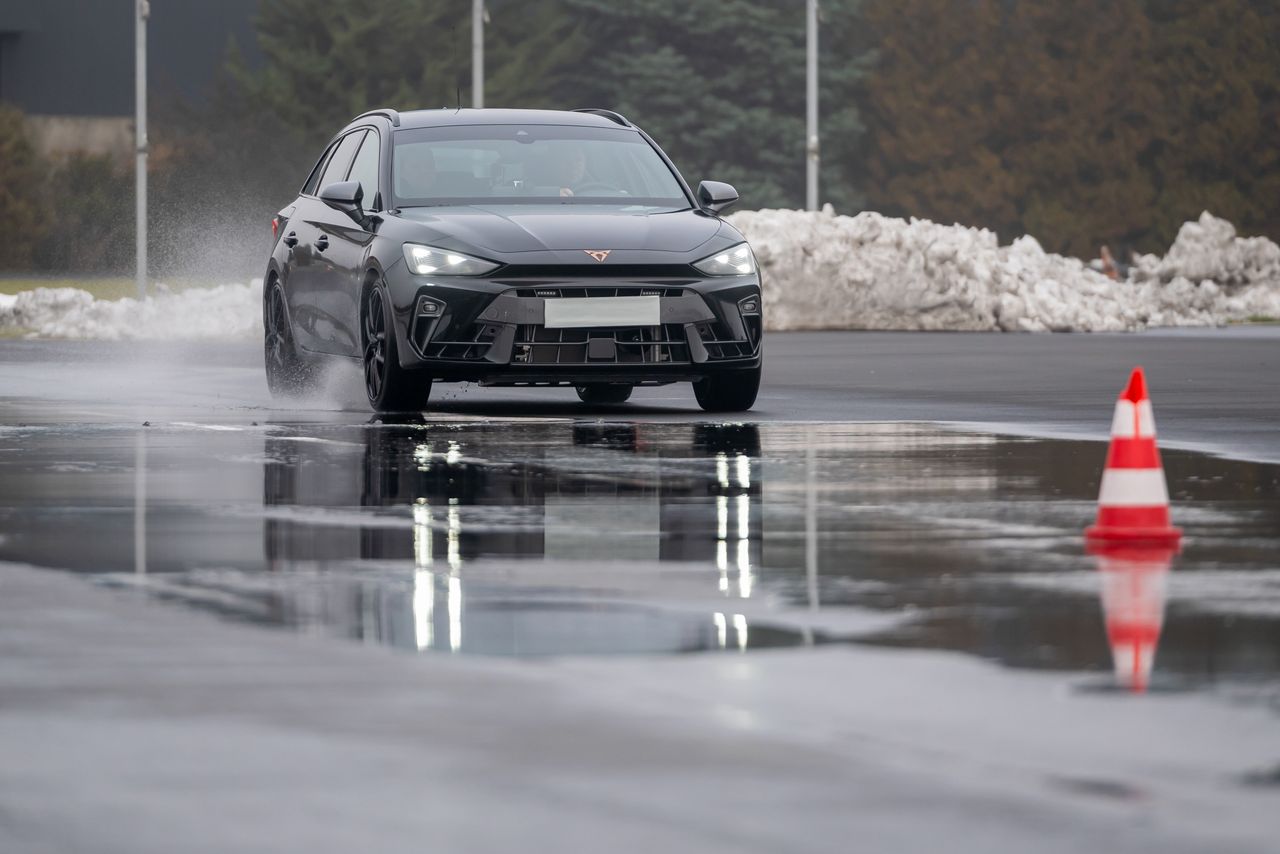 Nowe nieoznakowane wozy policji. Wybrali nietypową markę