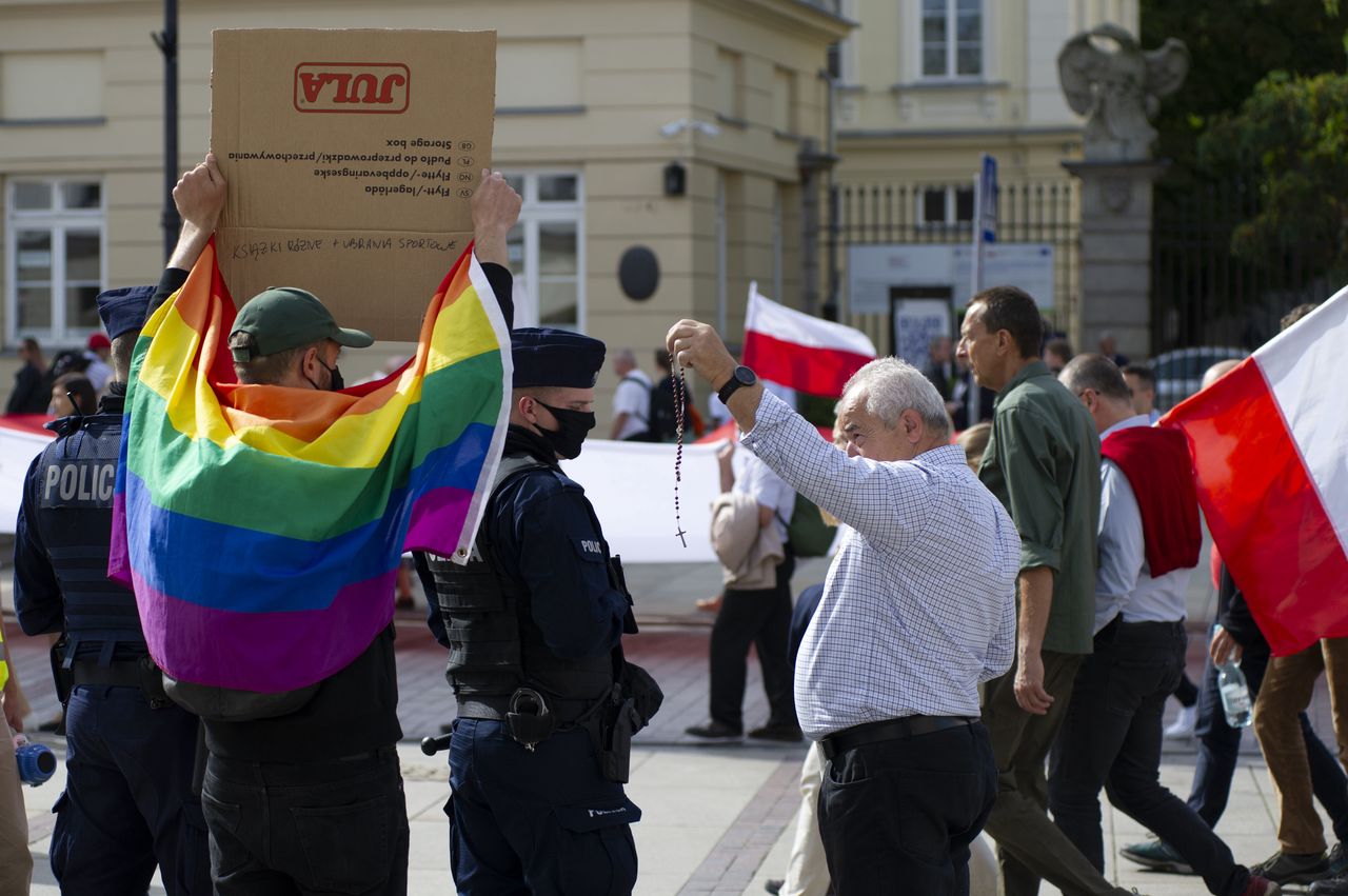 Najnowszy sondaż. Chodzi o list ambasadorów ws. LGBT Chodzi  (Photo by Aleksander Kalka/NurPhoto via Getty Images)