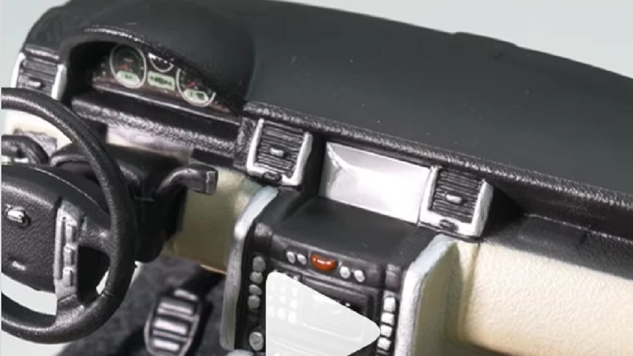 Kokpit range rovera wygląda jak prawdziwy