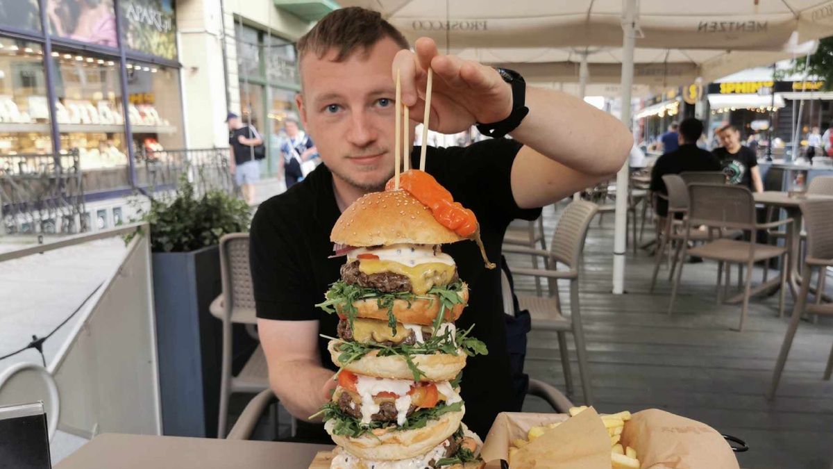 Ogromny burger dostępny w toruńskim pubie