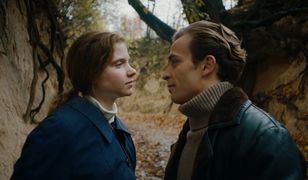 "Osiecka": Kolejna wersja paździerzowego pomnika