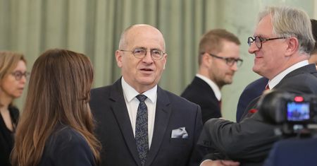 Afera wizowa? MSZ i tak bardzo hojnie nagradzała