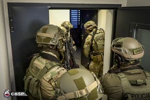 Fabryka mefedronu rozbita w Józefowie. 25-latek z Czerwoną Notą Interpolu w areszcie