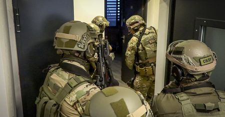 Fabryka mefedronu rozbita w Józefowie. 25-latek z Czerwoną Notą Interpolu w areszcie