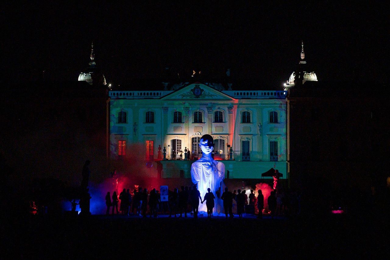 Białystok: Festiwal Kobiety Wschodu. Pokaz mody w Pałacu Branickich