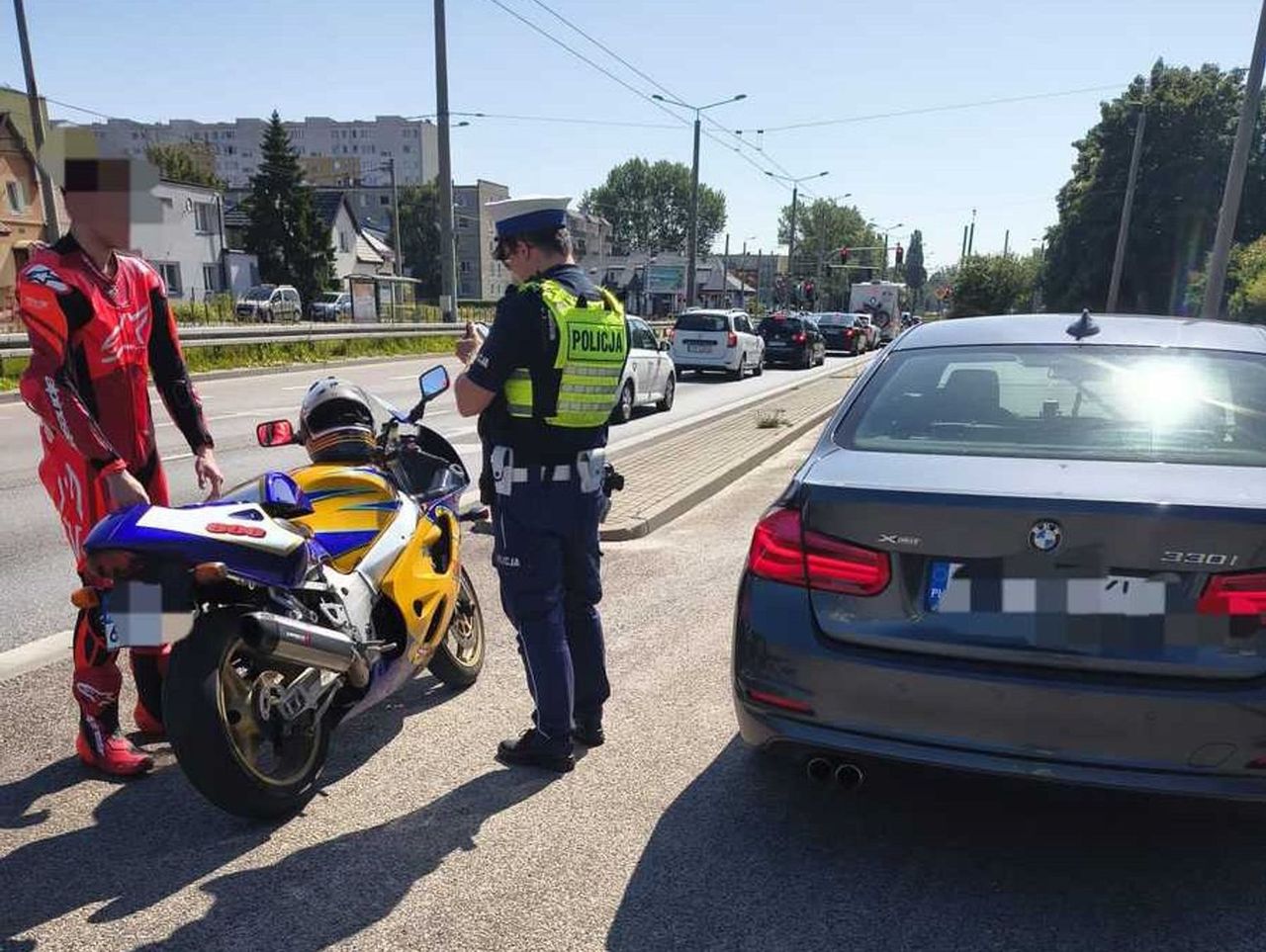 21-latek na sportowym motocyklu jechał 145 km/h przez miasto. Tłumaczył, że spieszy się na studia