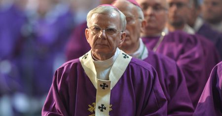 Wyobrażenie abpa Jędraszewskiego. Zamiast Jezusa, przed Piłatem stanęła ciężarna