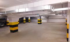 Warszawa. Podziemne garaże w przedwojennych kamienicach