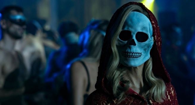 „Zagłada domu Usherów” dwukrotnie pokonała „W garniturach” i stała się hitem Netfliksa w minionym miesiącu