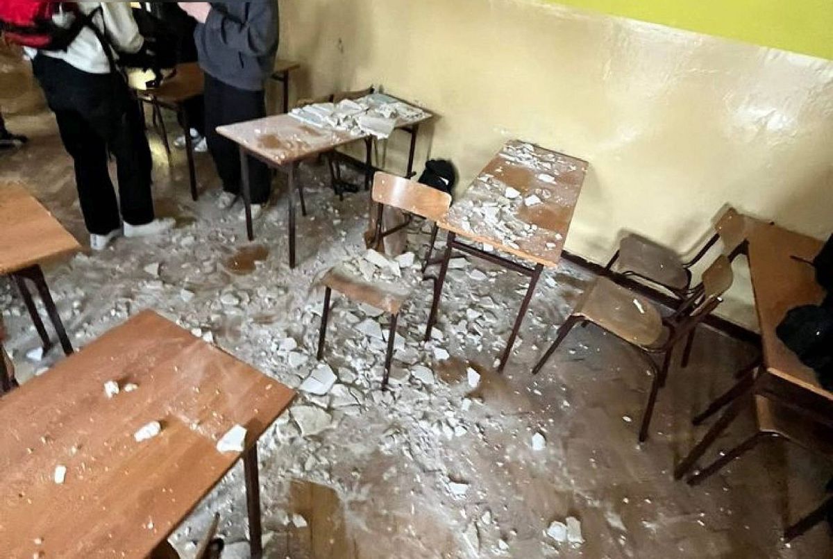 W jednej z lubelskich szkół na uczniów spadł tynk z sufitu