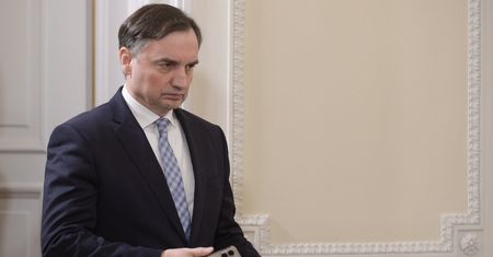 Ziobro nie stawił się na komisji. Skomentował swoją nieobecność
