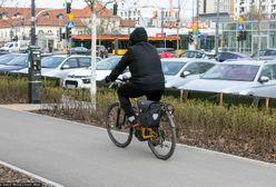 Mężczyzna trafił do aresztu. Zatrzymali go, bo jechał chodnikiem