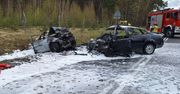 Auta spłonęły. Policja ustaliła, kto był w środku. Tragedia na DK58