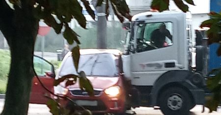 Wymuszenie pierwszeństwa na skrzyżowaniu w centrum Lublina. Duże utrudnienia w ruchu